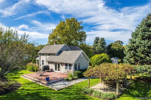 3275 Skunk LN, Cutchogue, NY 11935