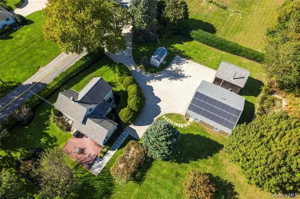 3275 Skunk LN, Cutchogue, NY 11935