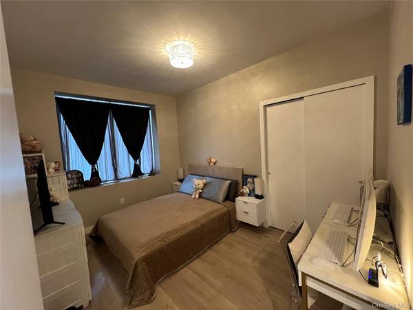 42-18 147th ST #2i, Flushing, NY 11355