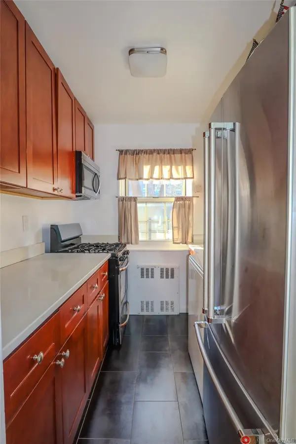 211-07 73 AVE #A, Bayside, NY 11364