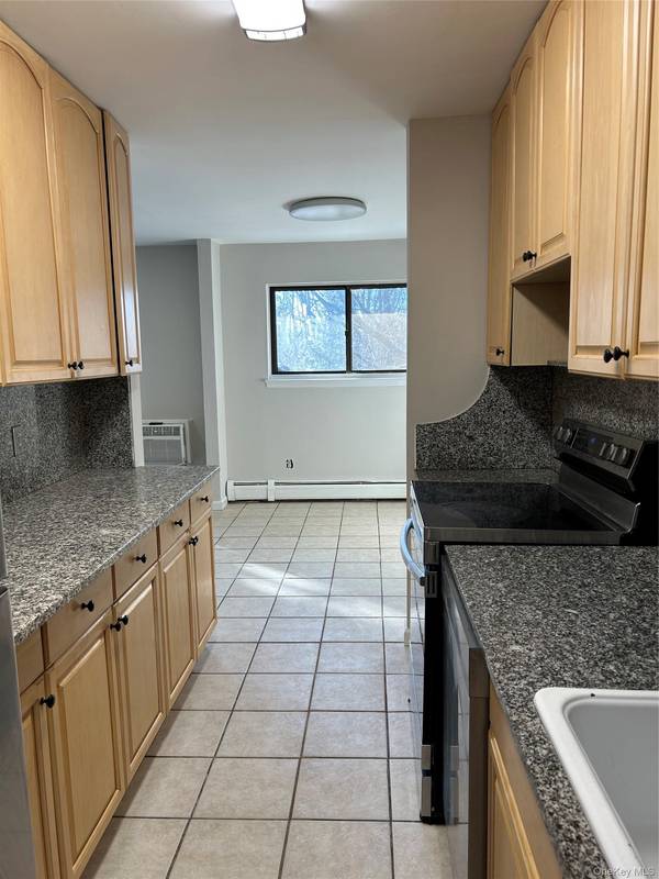 2 Secora RD #C7, Spring Valley, NY 10952
