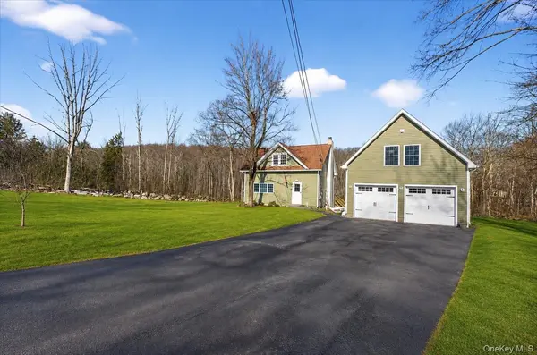 8 Garrett PL, Carmel, NY 10512