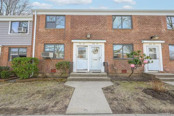 21606 68th AVE #DUPLE, Oakland Gardens, NY 11364