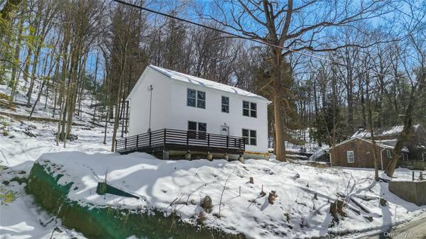 525 Millbrook DR, Esopus, NY 12429