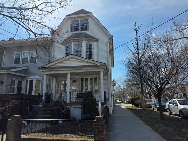 9102 96th ST, Woodhaven, NY 11421