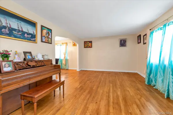 112 Ann ST, Valley Stream, NY 11580