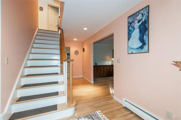 1 The Brae, Woodbury, NY 11797