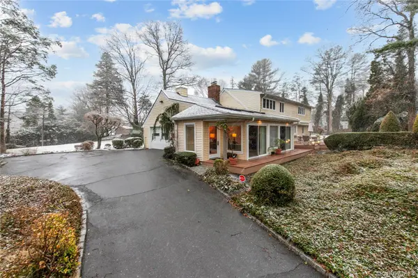 1 The Brae, Woodbury, NY 11797