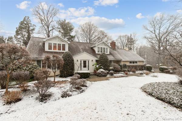 1 The Brae, Woodbury, NY 11797