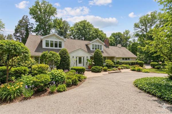 1 The Brae, Woodbury, NY 11797