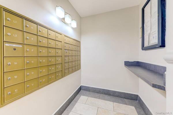 67-50 Thornton PL #1F, Forest Hills, NY 11375
