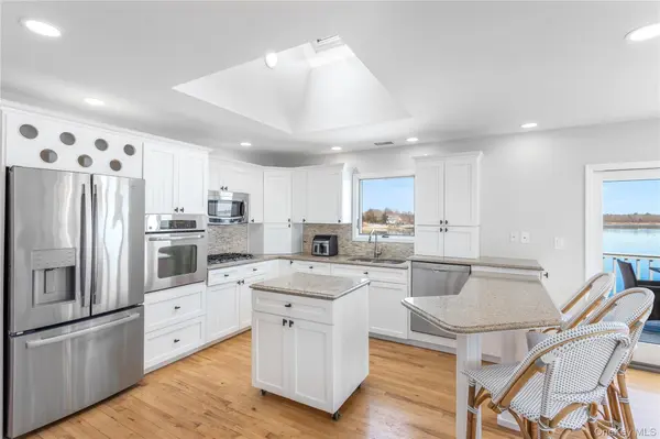 2 Bayside AVE, East Quogue, NY 11942