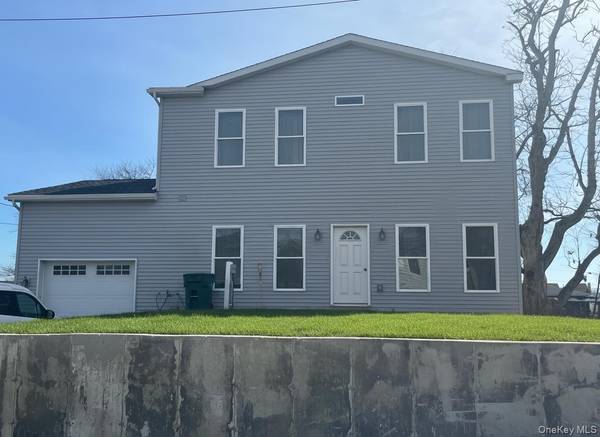 126 Trafalgar DR, Shirley, NY 11967