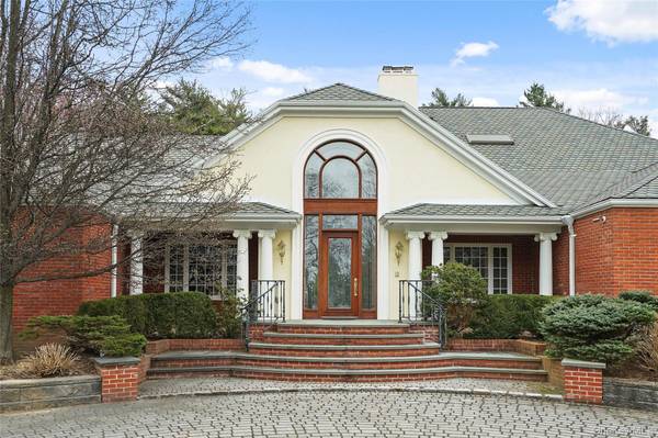 10 Hill RD, Sands Point, NY 11050