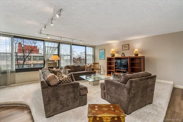 7-24 166th ST #8C, Beechhurst, NY 11357
