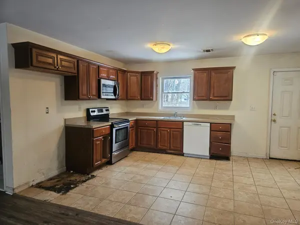 556 Taylor AVE, East Patchogue, NY 11772