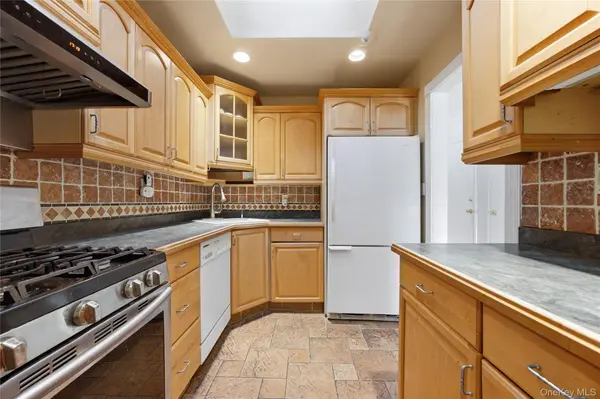 5-37 117th ST, College Point, NY 11356