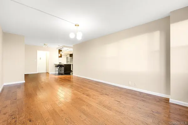 70-25 Yellowstone BLVD #14O, Forest Hills, NY 11375