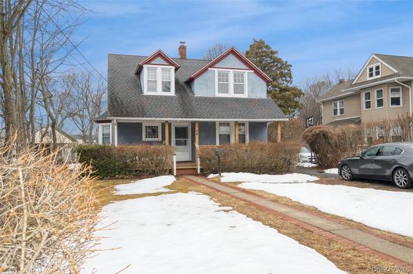 36 Tyler AVE, West Sayville, NY 11796