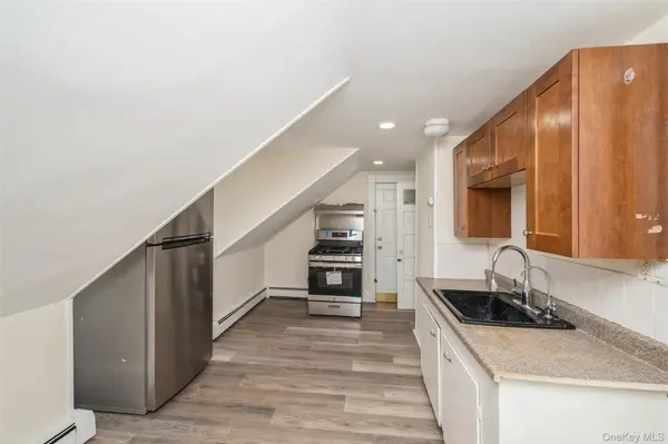 36 Tyler AVE, West Sayville, NY 11796