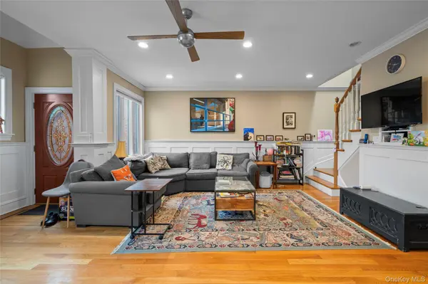 58-12 77th PL, Middle Village, NY 11379