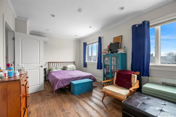 58-12 77th PL, Middle Village, NY 11379