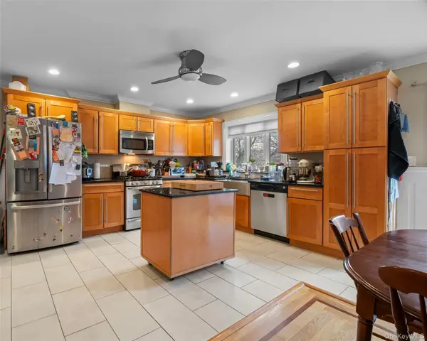 58-12 77th PL, Middle Village, NY 11379
