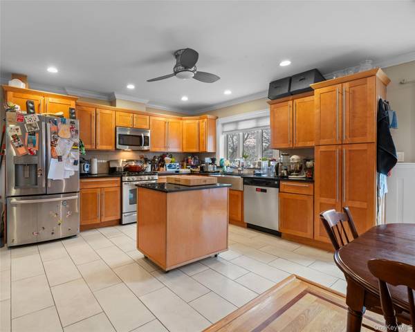 58-12 77th PL, Middle Village, NY 11379