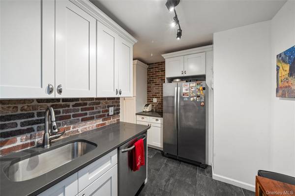 67-25 Clyde ST #3M, Forest Hills, NY 11375