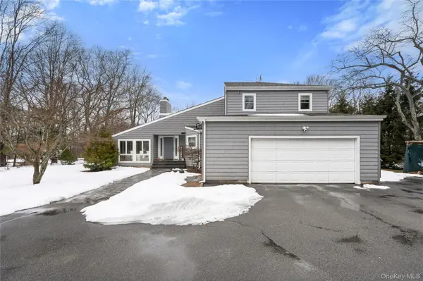 4 Monte LN, Center Moriches, NY 11934