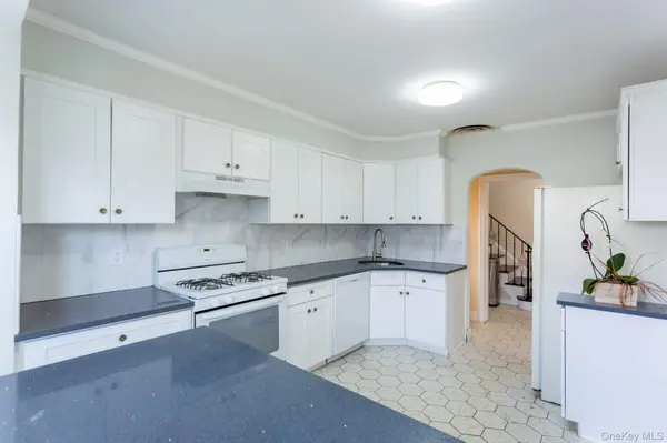 85-32 213th ST, Hollis Hills, NY 11427