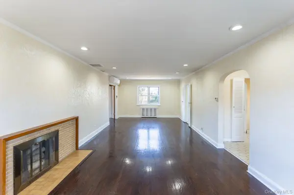 85-32 213th ST, Hollis Hills, NY 11427