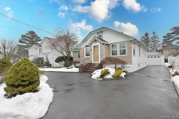 2016 Abbot AVE, Merrick, NY 11566