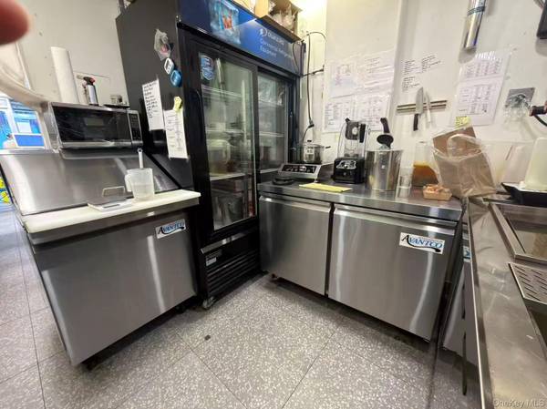 27 Saint Marks PL, New York (manhattan), NY 10003