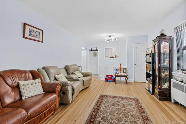 220-16 75th AVE #210A2, Oakland Gardens, NY 11364