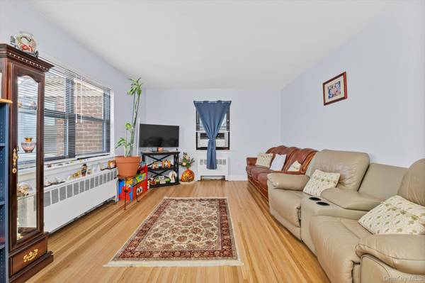 220-16 75th AVE #210A2, Oakland Gardens, NY 11364