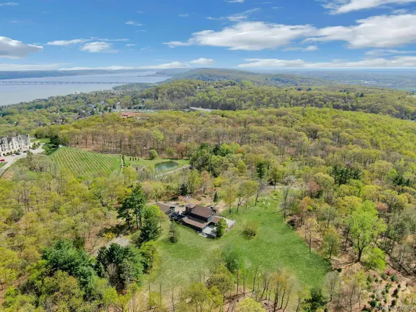 20 Old Stone RD, Valley Cottage, NY 10989