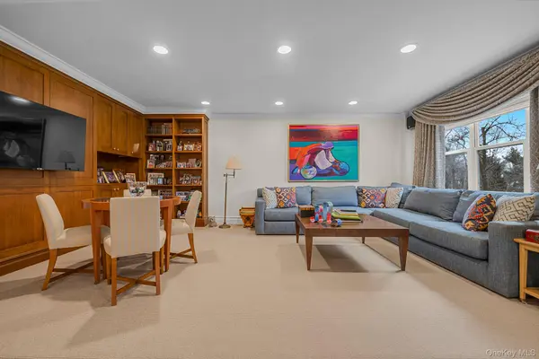 1 Kensington Gate #PH 11, Great Neck, NY 11021
