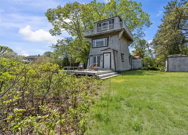 55 West End AVE, East Quogue, NY 11942