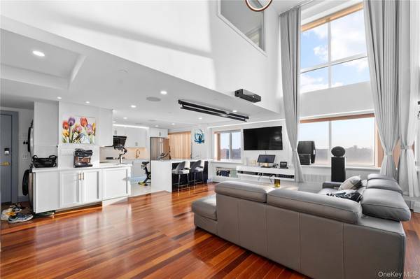 43-18 Main ST #12/14A, Flushing, NY 11355