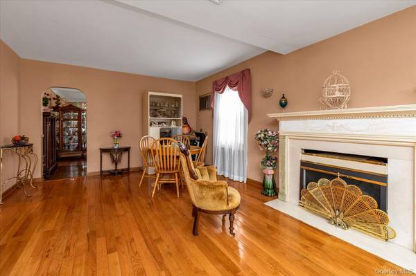 104 E. Melrose ST, Valley Stream, NY 11580