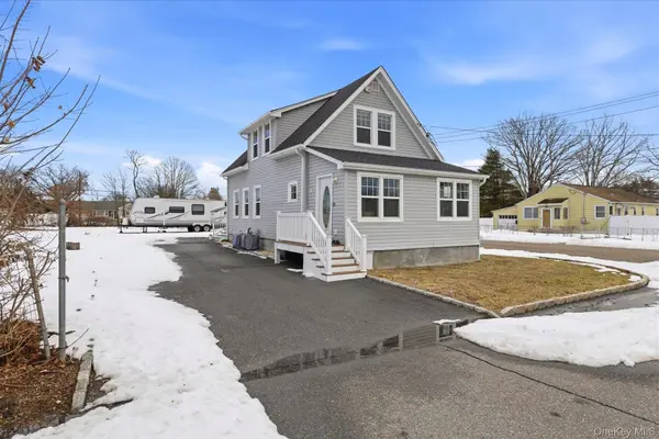 35 Weston AVE, Deer Park, NY 11729