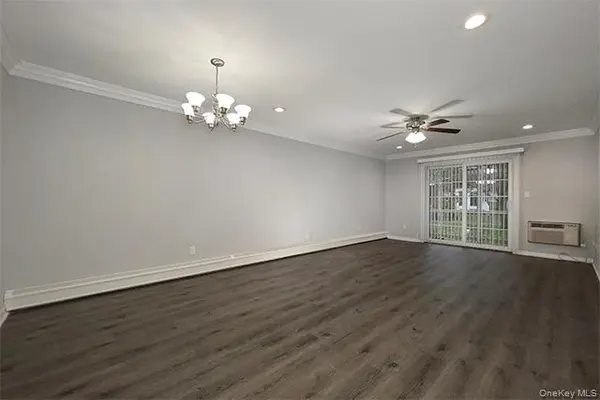 30 Westgate DR #HD13, Bohemia, NY 11716