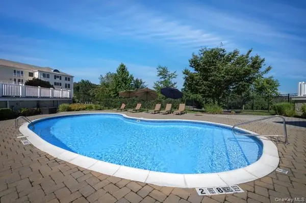 61 Bryant AVE #115, Roslyn Harbor, NY 11576