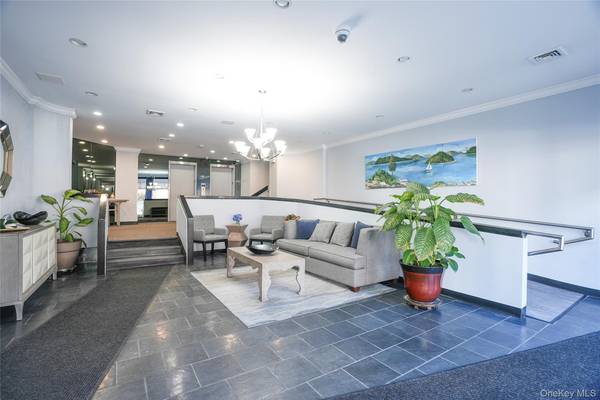 400 High Point DR #204, Hartsdale, NY 10530