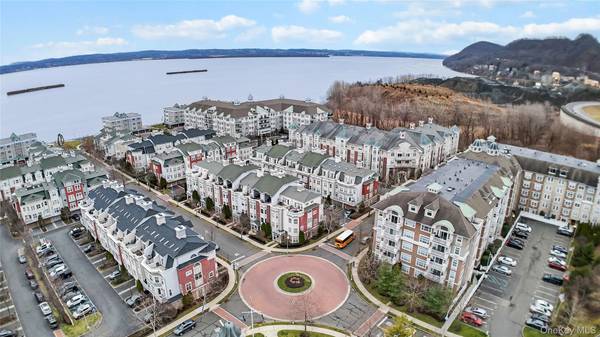 3 Harbor Pointe DR, Haverstraw, NY 10927