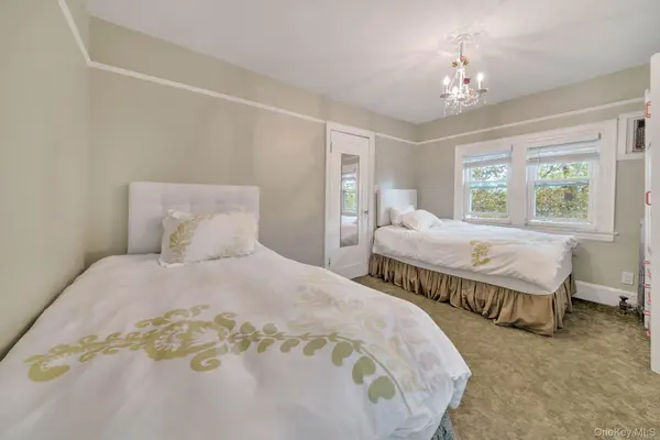 122-05 Metropolitan AVE, Kew Gardens, NY 11415