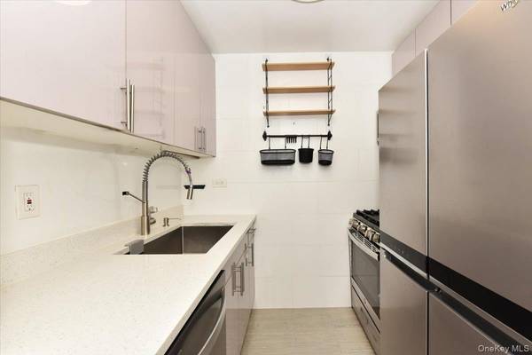18-15 215th ST #4L, Bayside, NY 11360