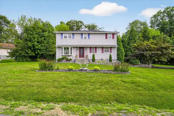 11 Merriewold LN, Monroe, NY 10950