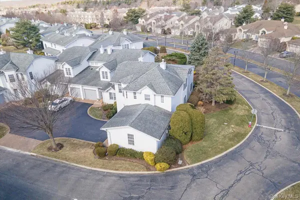 420 Florencia PL, Melville, NY 11747